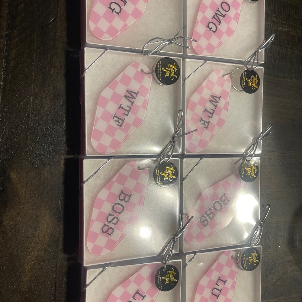 Pink Checkered LUV Keychain - Picture 2 of 2